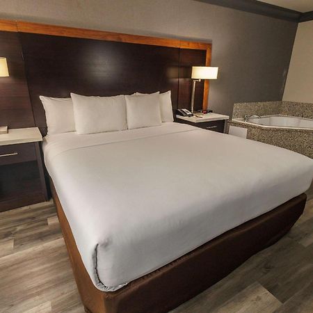לוס אנג'לס Comfort Inn & Suites Near Universal - N Hollywood - Burbank מראה חיצוני תמונה