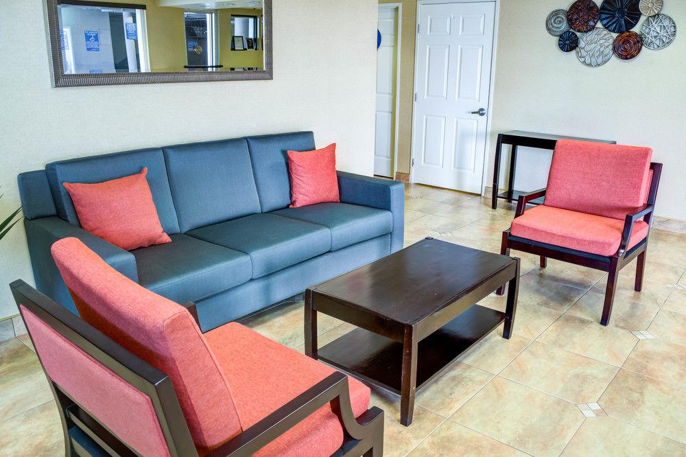 לוס אנג'לס Comfort Inn & Suites Near Universal - N Hollywood - Burbank מראה חיצוני תמונה