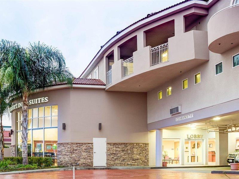 לוס אנג'לס Comfort Inn & Suites Near Universal - N Hollywood - Burbank מראה חיצוני תמונה