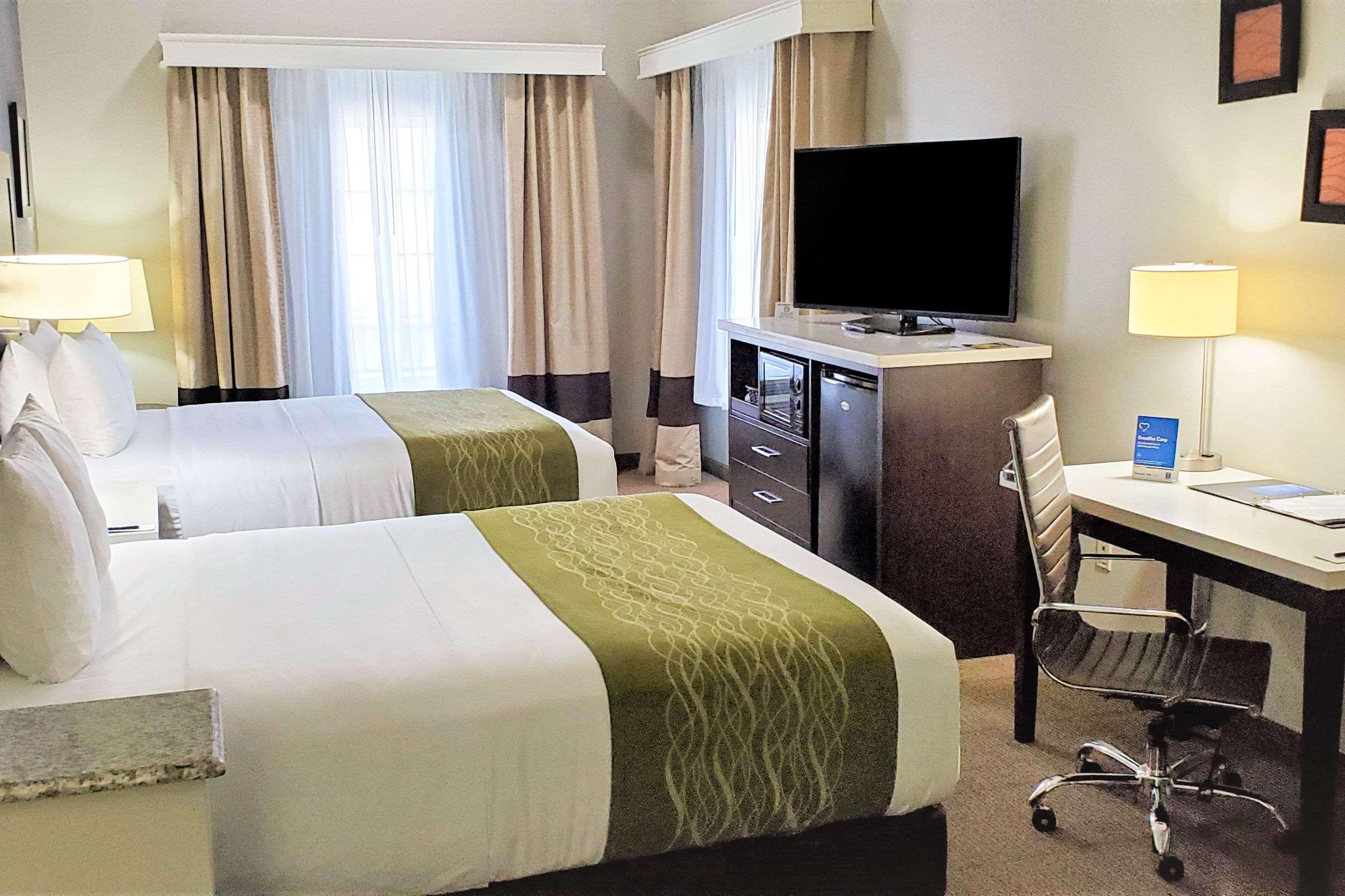 לוס אנג'לס Comfort Inn & Suites Near Universal - N Hollywood - Burbank מראה חיצוני תמונה
