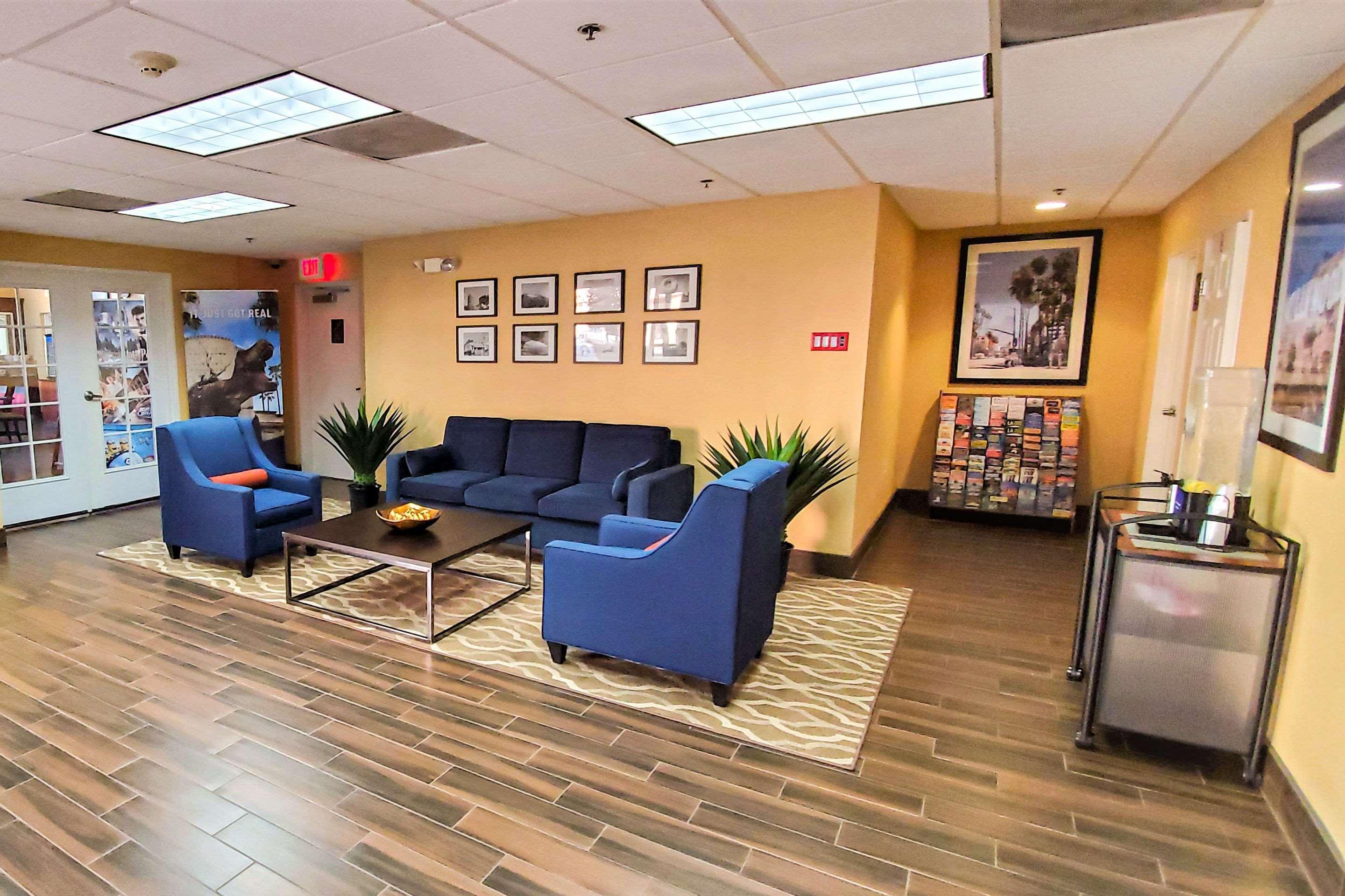 לוס אנג'לס Comfort Inn & Suites Near Universal - N Hollywood - Burbank מראה חיצוני תמונה