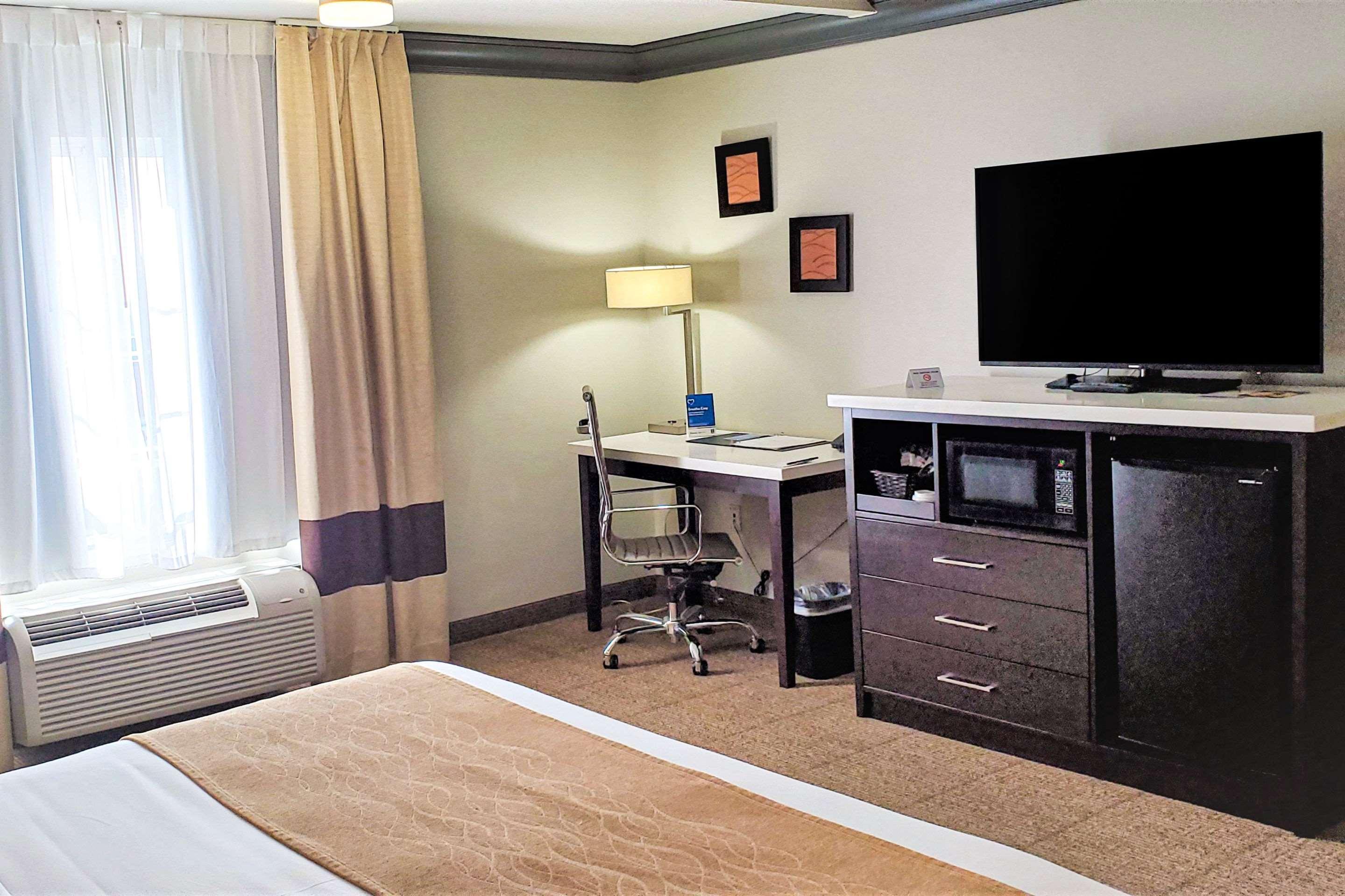 לוס אנג'לס Comfort Inn & Suites Near Universal - N Hollywood - Burbank מראה חיצוני תמונה
