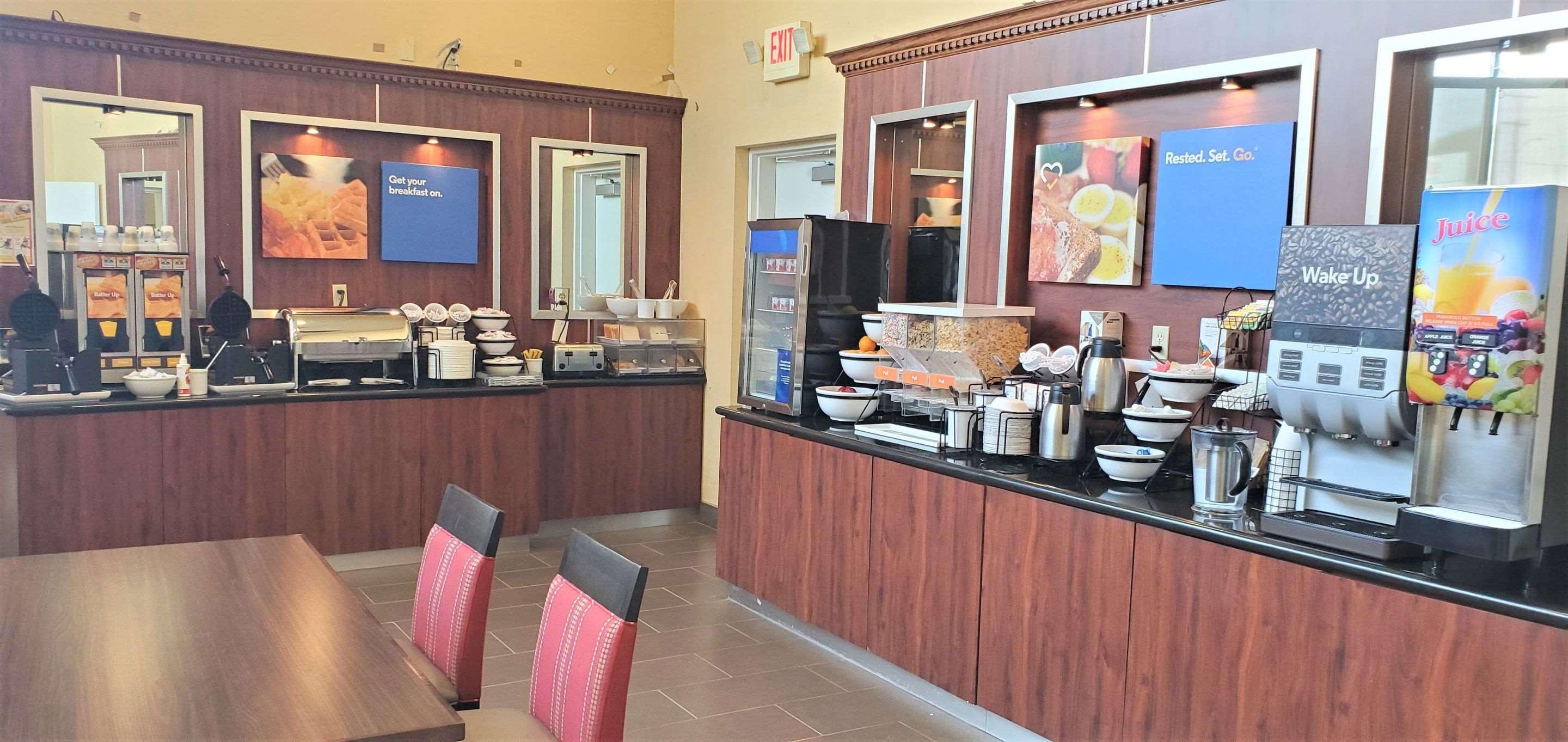 לוס אנג'לס Comfort Inn & Suites Near Universal - N Hollywood - Burbank מראה חיצוני תמונה