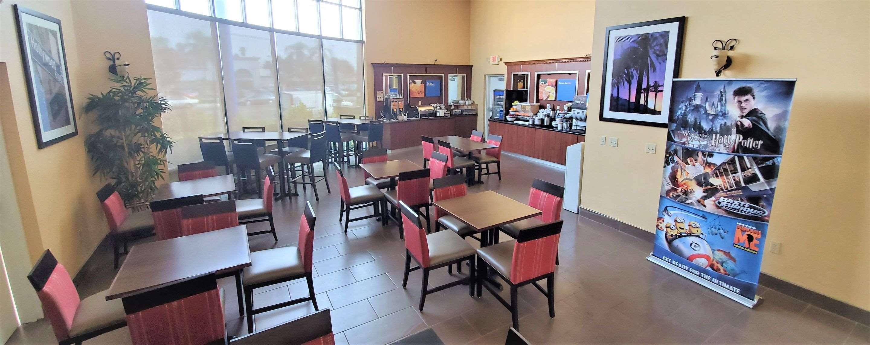 לוס אנג'לס Comfort Inn & Suites Near Universal - N Hollywood - Burbank מראה חיצוני תמונה