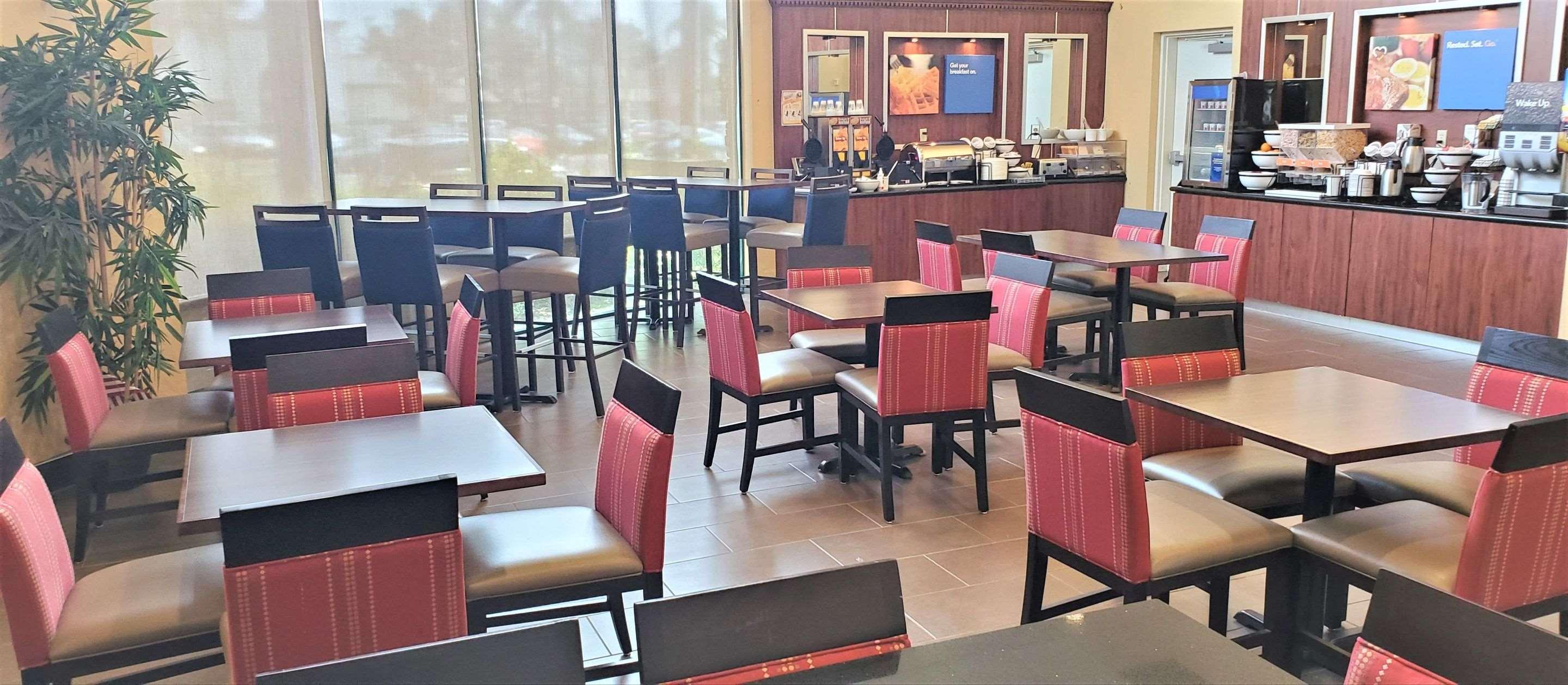 לוס אנג'לס Comfort Inn & Suites Near Universal - N Hollywood - Burbank מראה חיצוני תמונה