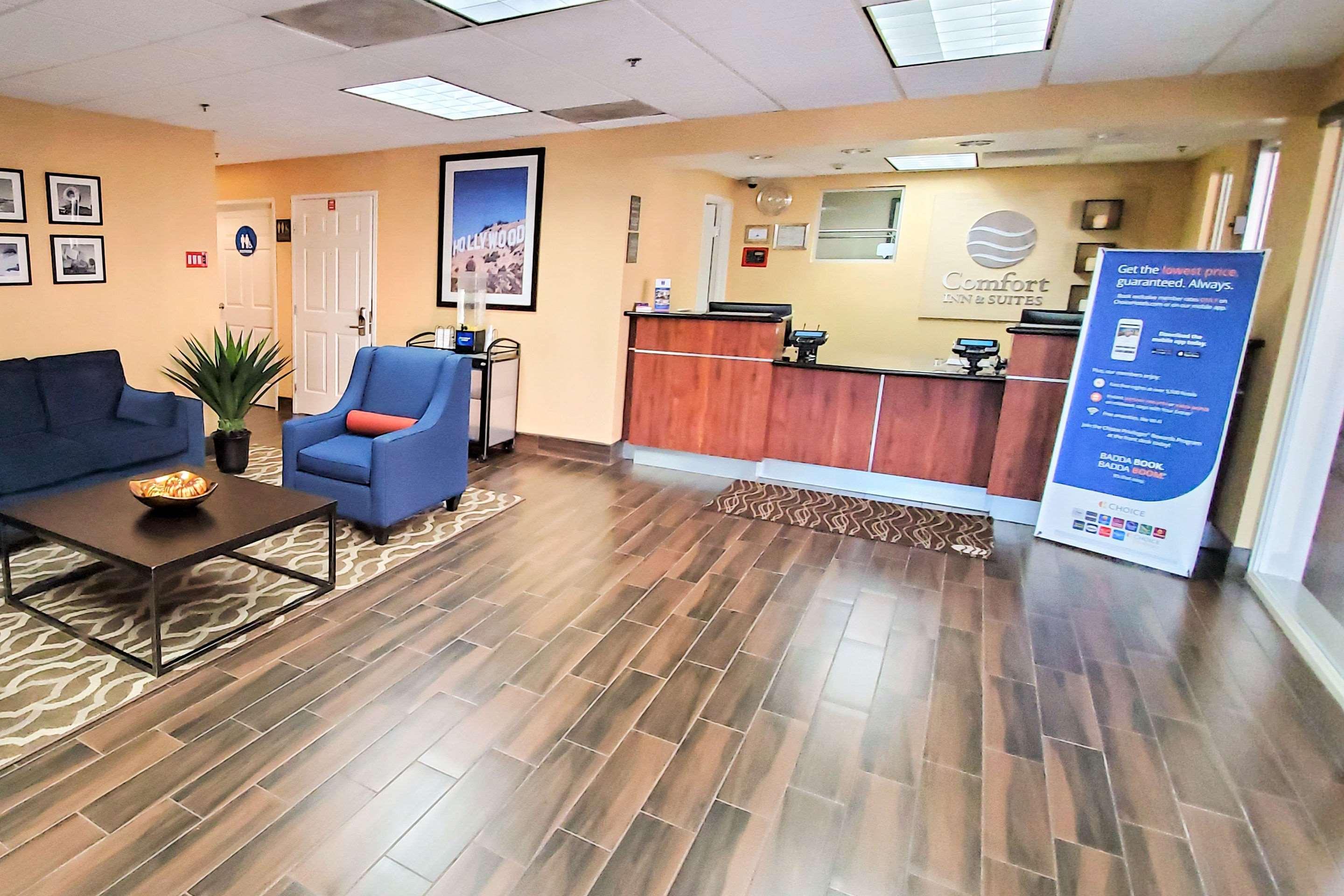 לוס אנג'לס Comfort Inn & Suites Near Universal - N Hollywood - Burbank מראה חיצוני תמונה