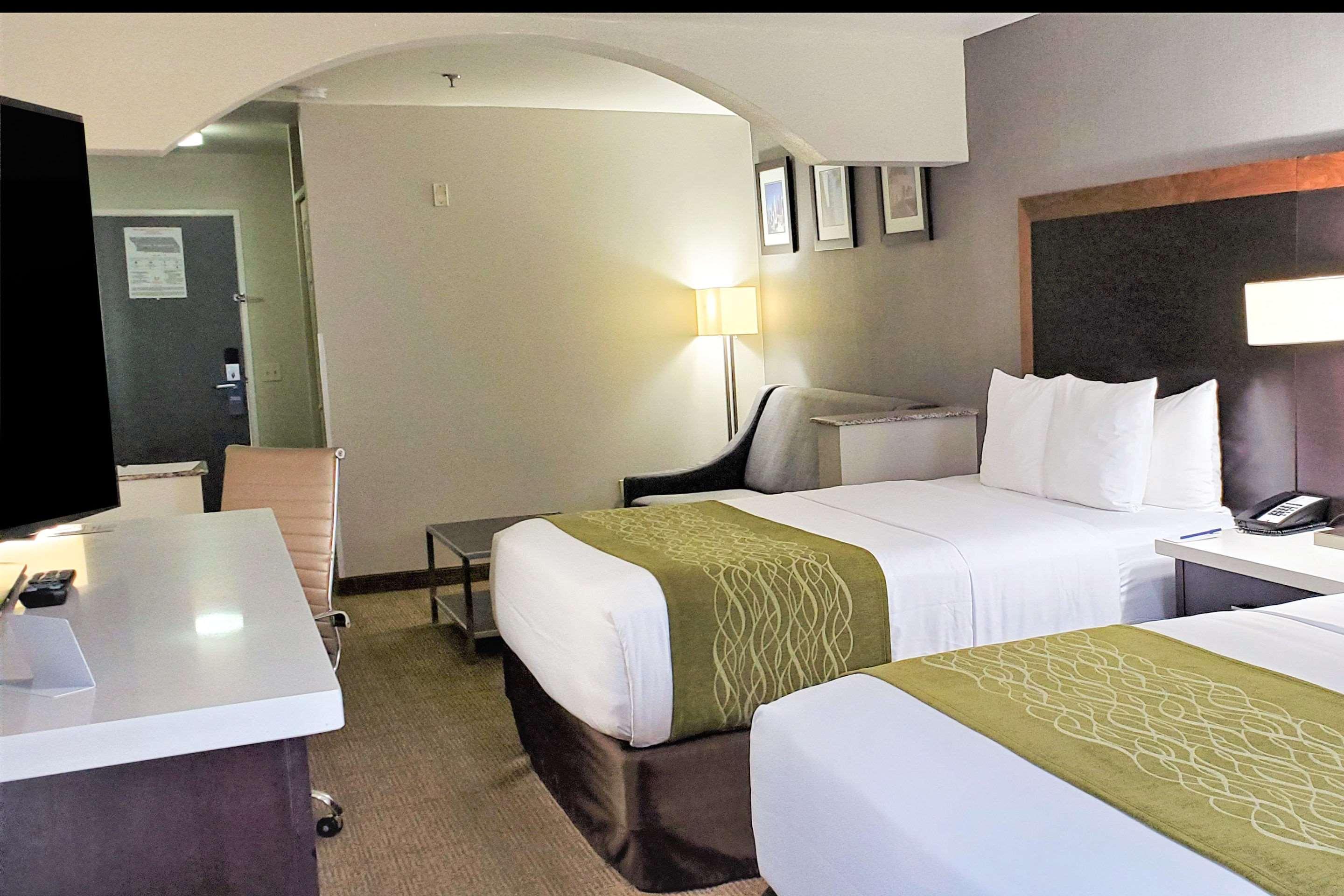 לוס אנג'לס Comfort Inn & Suites Near Universal - N Hollywood - Burbank מראה חיצוני תמונה