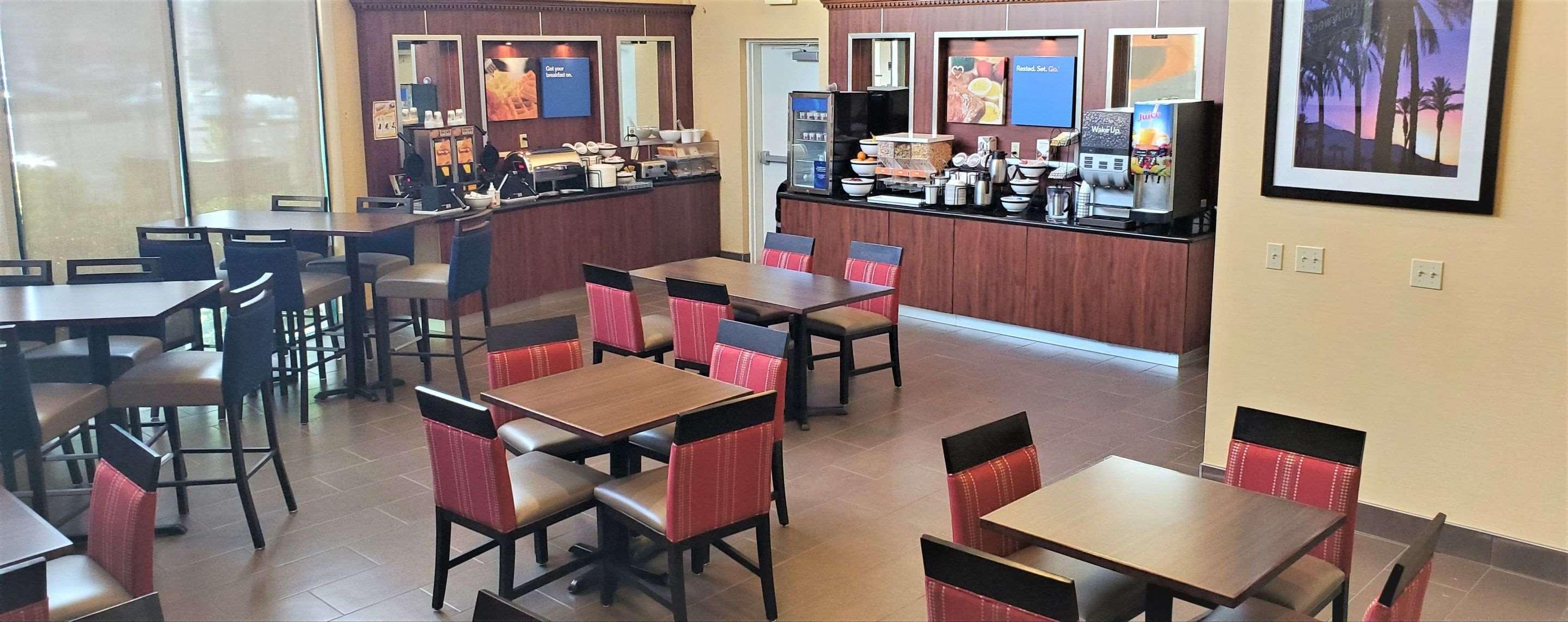 לוס אנג'לס Comfort Inn & Suites Near Universal - N Hollywood - Burbank מראה חיצוני תמונה
