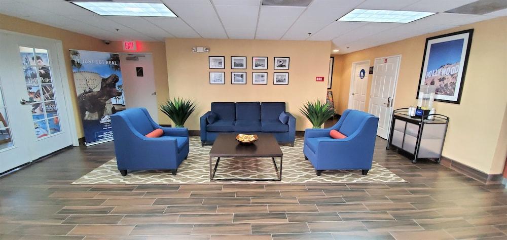 לוס אנג'לס Comfort Inn & Suites Near Universal - N Hollywood - Burbank מראה חיצוני תמונה