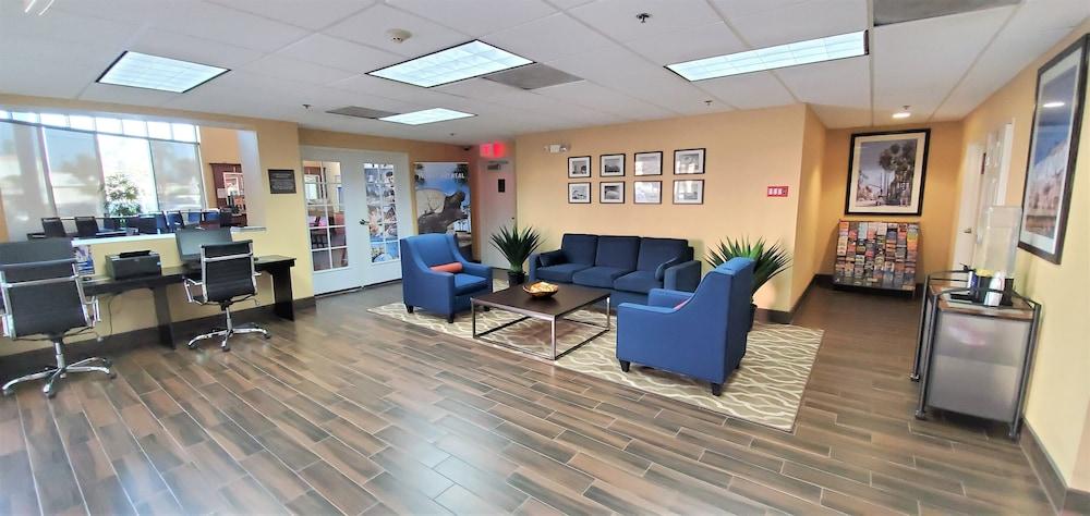 לוס אנג'לס Comfort Inn & Suites Near Universal - N Hollywood - Burbank מראה חיצוני תמונה
