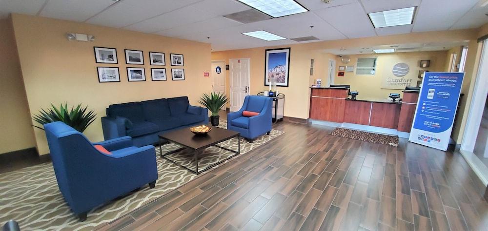 לוס אנג'לס Comfort Inn & Suites Near Universal - N Hollywood - Burbank מראה חיצוני תמונה