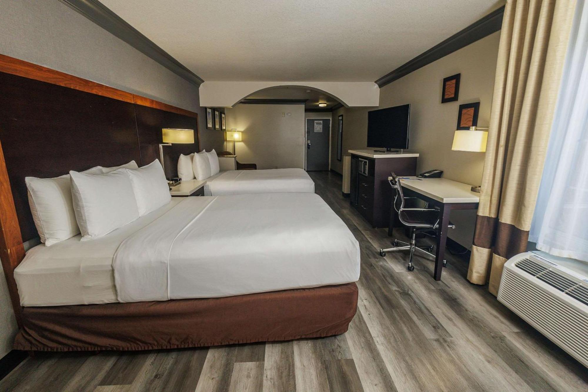 לוס אנג'לס Comfort Inn & Suites Near Universal - N Hollywood - Burbank מראה חיצוני תמונה