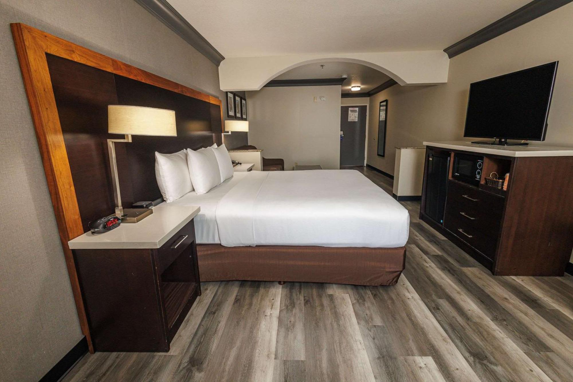 לוס אנג'לס Comfort Inn & Suites Near Universal - N Hollywood - Burbank מראה חיצוני תמונה