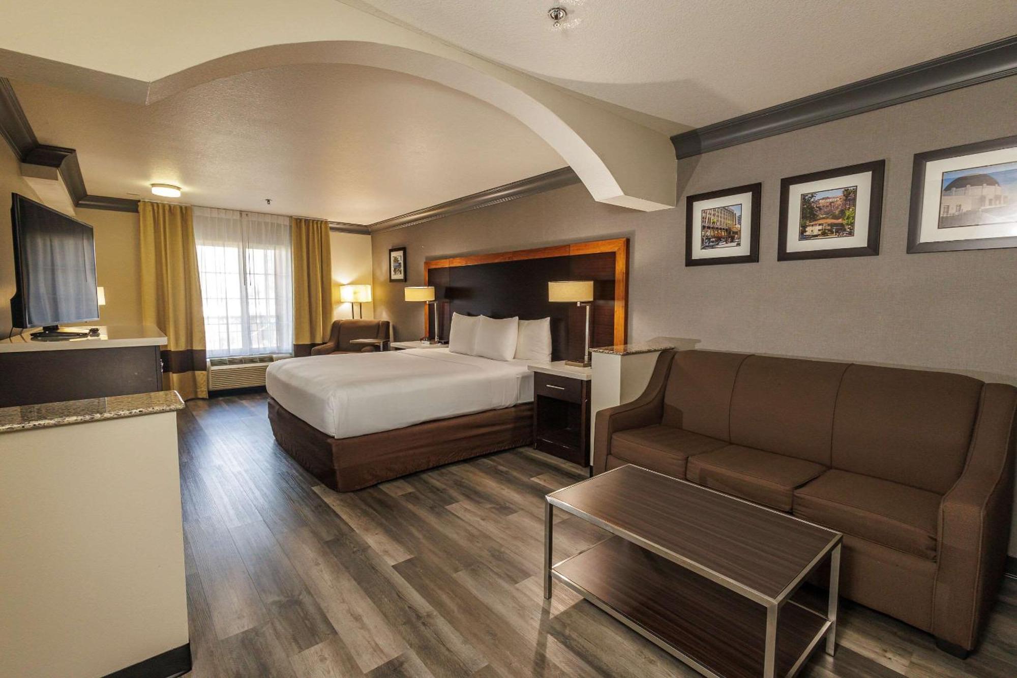 לוס אנג'לס Comfort Inn & Suites Near Universal - N Hollywood - Burbank מראה חיצוני תמונה