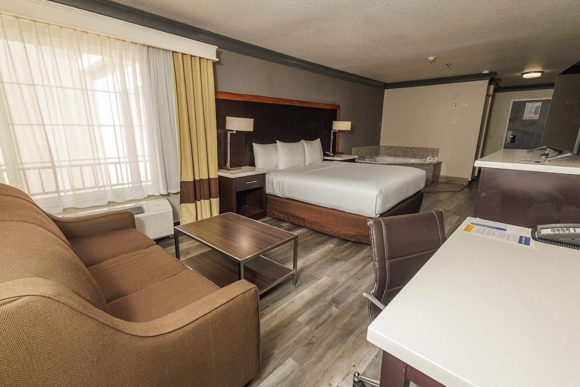 לוס אנג'לס Comfort Inn & Suites Near Universal - N Hollywood - Burbank מראה חיצוני תמונה