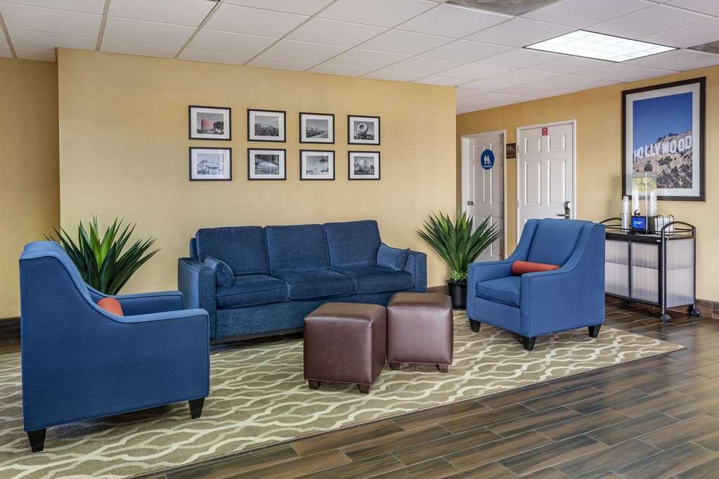לוס אנג'לס Comfort Inn & Suites Near Universal - N Hollywood - Burbank מראה פנימי תמונה