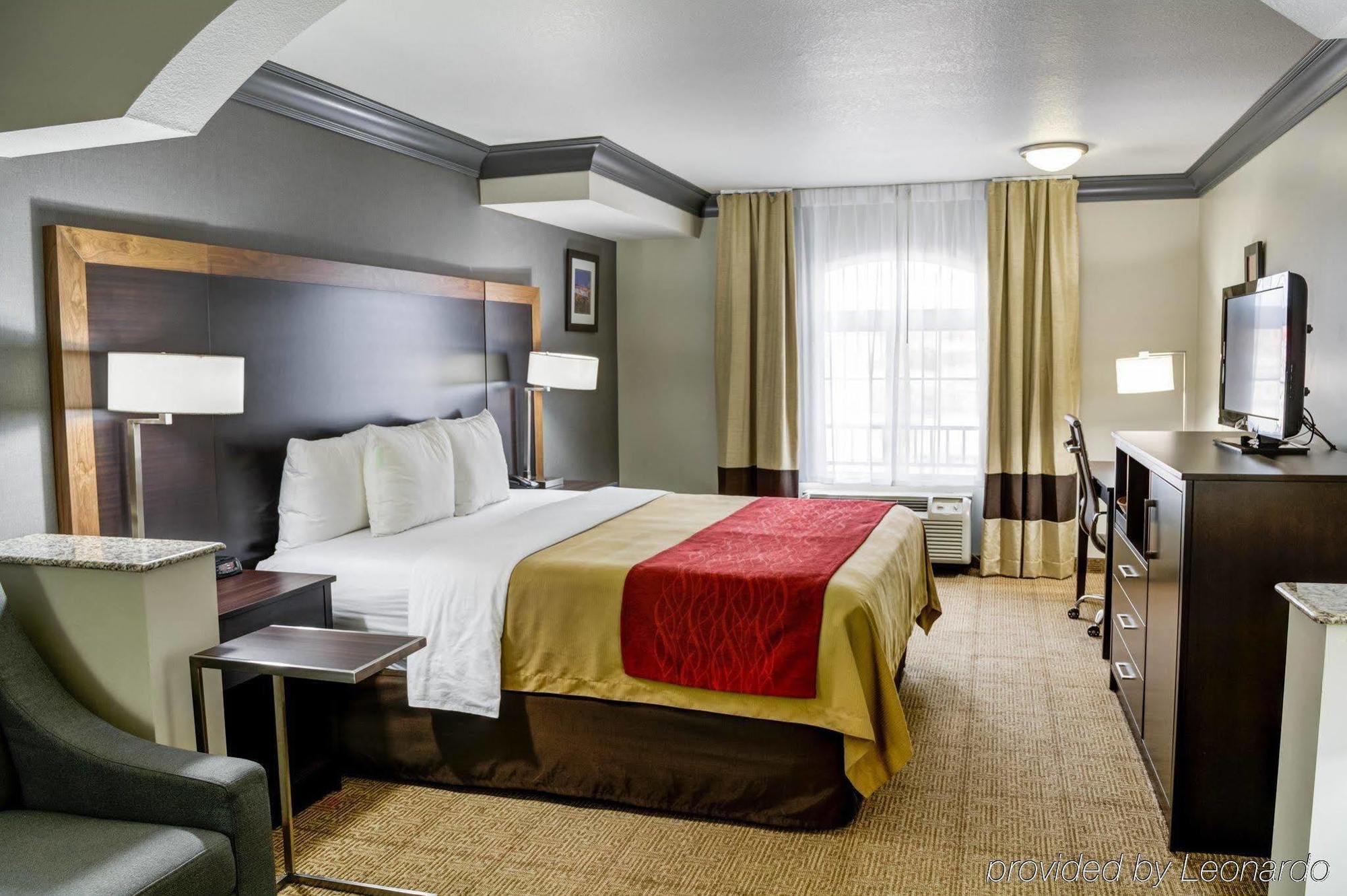 לוס אנג'לס Comfort Inn & Suites Near Universal - N Hollywood - Burbank מראה חיצוני תמונה
